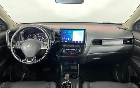 Mitsubishi Outlander III рестайлинг 3, 2016 год, 1 659 000 рублей, 12 фотография