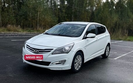 Hyundai Solaris II рестайлинг, 2015 год, 1 080 000 рублей, 2 фотография