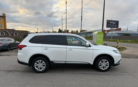 Mitsubishi Outlander III рестайлинг 3, 2016 год, 2 190 000 рублей, 4 фотография
