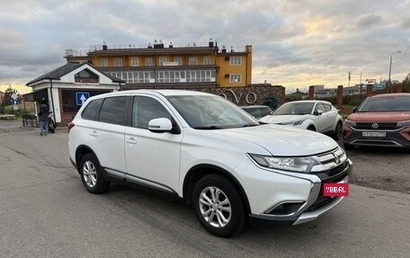 Mitsubishi Outlander III рестайлинг 3, 2016 год, 2 190 000 рублей, 3 фотография