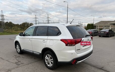 Mitsubishi Outlander III рестайлинг 3, 2016 год, 2 190 000 рублей, 7 фотография