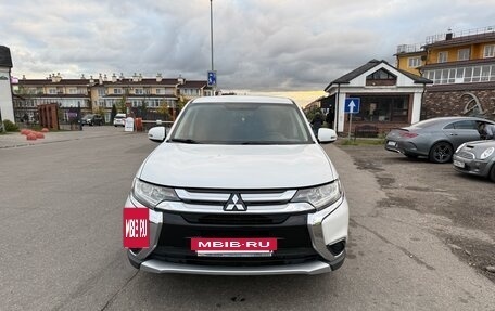 Mitsubishi Outlander III рестайлинг 3, 2016 год, 2 190 000 рублей, 2 фотография