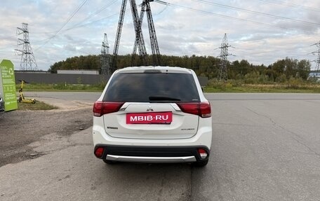 Mitsubishi Outlander III рестайлинг 3, 2016 год, 2 190 000 рублей, 6 фотография