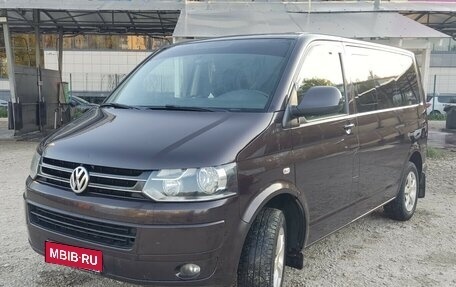 Volkswagen Caravelle T5, 2013 год, 2 300 000 рублей, 1 фотография