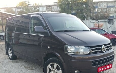 Volkswagen Caravelle T5, 2013 год, 2 300 000 рублей, 2 фотография