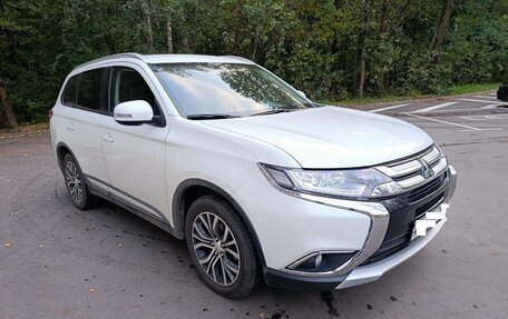 Mitsubishi Outlander III рестайлинг 3, 2018 год, 2 100 000 рублей, 2 фотография