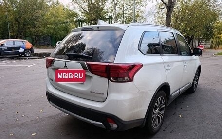 Mitsubishi Outlander III рестайлинг 3, 2018 год, 2 100 000 рублей, 3 фотография
