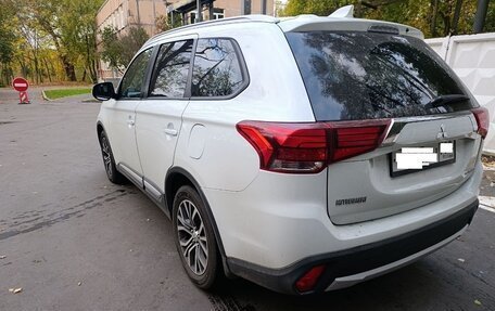 Mitsubishi Outlander III рестайлинг 3, 2018 год, 2 100 000 рублей, 4 фотография