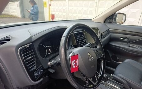 Mitsubishi Outlander III рестайлинг 3, 2018 год, 2 100 000 рублей, 6 фотография