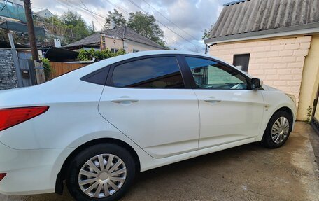 Hyundai Solaris II рестайлинг, 2015 год, 1 050 000 рублей, 6 фотография