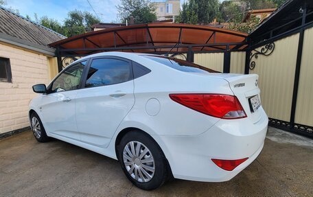 Hyundai Solaris II рестайлинг, 2015 год, 1 050 000 рублей, 4 фотография