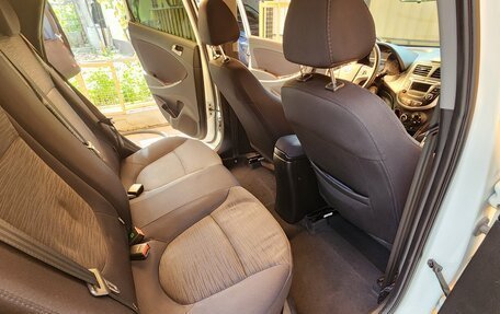 Hyundai Solaris II рестайлинг, 2015 год, 1 050 000 рублей, 19 фотография