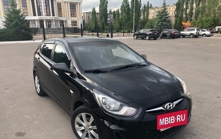 Hyundai Solaris II рестайлинг, 2011 год, 750 000 рублей, 2 фотография