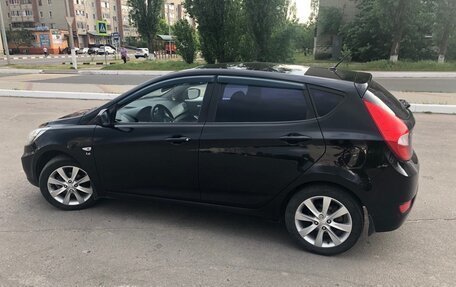 Hyundai Solaris II рестайлинг, 2011 год, 750 000 рублей, 3 фотография