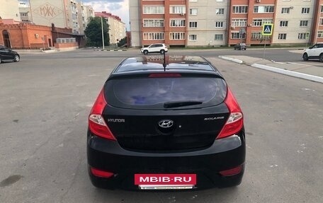 Hyundai Solaris II рестайлинг, 2011 год, 750 000 рублей, 5 фотография