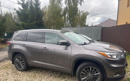 Toyota Highlander III, 2015 год, 3 499 000 рублей, 1 фотография