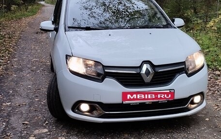 Renault Logan II, 2015 год, 730 000 рублей, 2 фотография