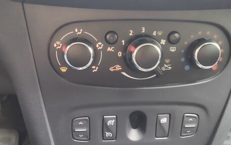 Renault Logan II, 2015 год, 730 000 рублей, 16 фотография