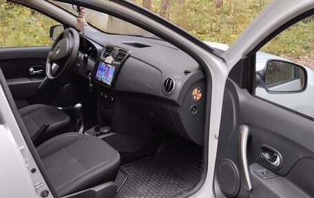 Renault Logan II, 2015 год, 730 000 рублей, 9 фотография