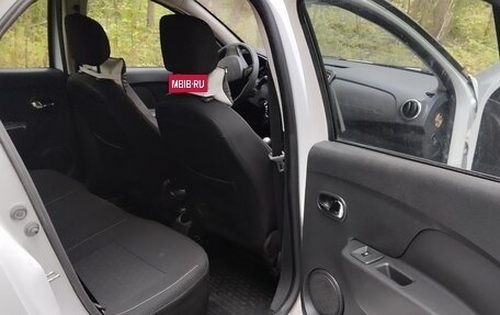 Renault Logan II, 2015 год, 730 000 рублей, 10 фотография