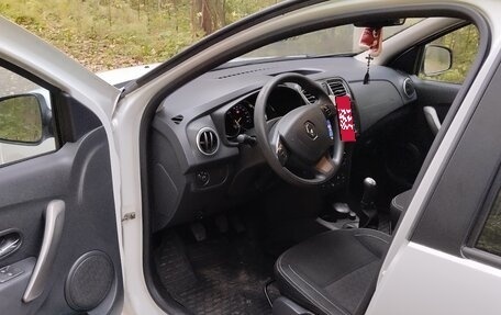 Renault Logan II, 2015 год, 730 000 рублей, 13 фотография