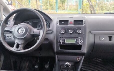 Volkswagen Touran III, 2012 год, 975 000 рублей, 6 фотография