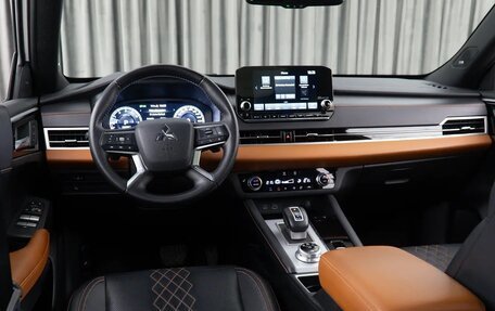 Mitsubishi Outlander, 2023 год, 2 600 000 рублей, 7 фотография