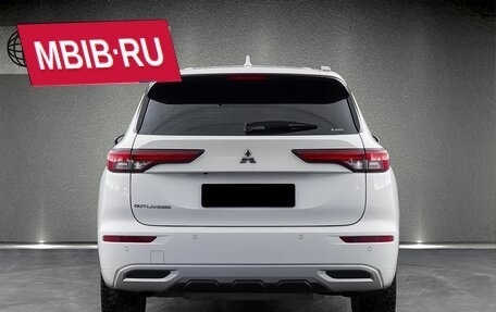 Mitsubishi Outlander, 2023 год, 2 600 000 рублей, 3 фотография