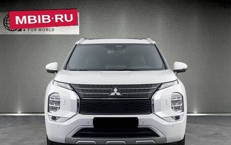 Mitsubishi Outlander, 2023 год, 2 600 000 рублей, 4 фотография