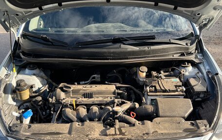 Hyundai Solaris II рестайлинг, 2012 год, 730 000 рублей, 16 фотография