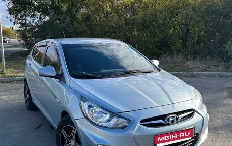 Hyundai Solaris II рестайлинг, 2012 год, 730 000 рублей, 22 фотография