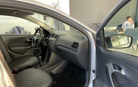 Volkswagen Polo VI (EU Market), 2011 год, 450 000 рублей, 11 фотография