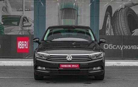 Volkswagen Passat B8 рестайлинг, 2019 год, 2 099 000 рублей, 3 фотография