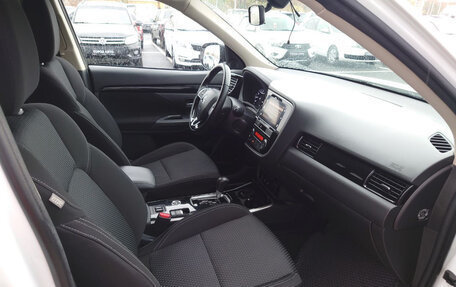 Mitsubishi Outlander III рестайлинг 3, 2018 год, 1 952 000 рублей, 8 фотография