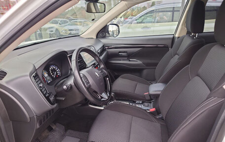 Mitsubishi Outlander III рестайлинг 3, 2018 год, 1 952 000 рублей, 7 фотография