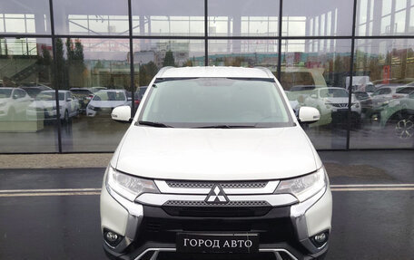 Mitsubishi Outlander III рестайлинг 3, 2018 год, 1 952 000 рублей, 2 фотография