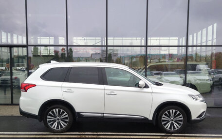 Mitsubishi Outlander III рестайлинг 3, 2018 год, 1 952 000 рублей, 3 фотография