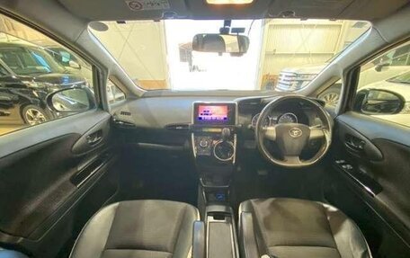 Toyota Wish II, 2017 год, 1 214 000 рублей, 9 фотография