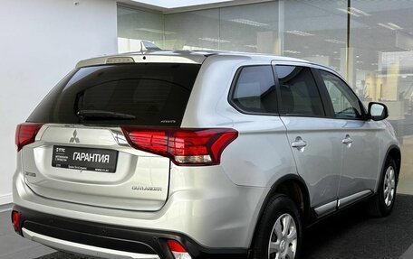 Mitsubishi Outlander III рестайлинг 3, 2017 год, 1 899 000 рублей, 6 фотография