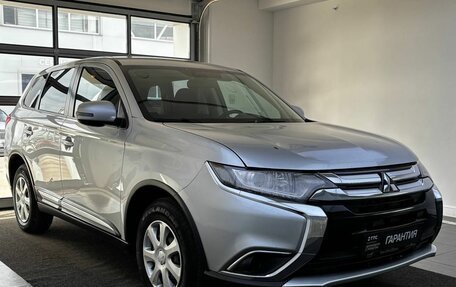 Mitsubishi Outlander III рестайлинг 3, 2017 год, 1 899 000 рублей, 3 фотография