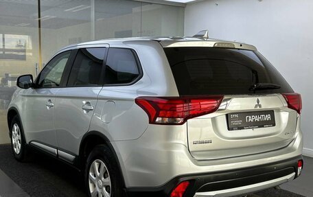 Mitsubishi Outlander III рестайлинг 3, 2017 год, 1 899 000 рублей, 8 фотография