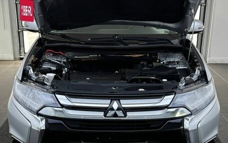 Mitsubishi Outlander III рестайлинг 3, 2017 год, 1 899 000 рублей, 11 фотография