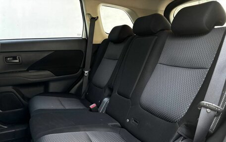 Mitsubishi Outlander III рестайлинг 3, 2017 год, 1 899 000 рублей, 15 фотография