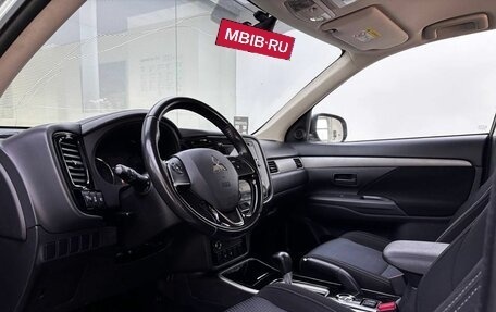 Mitsubishi Outlander III рестайлинг 3, 2017 год, 1 899 000 рублей, 20 фотография