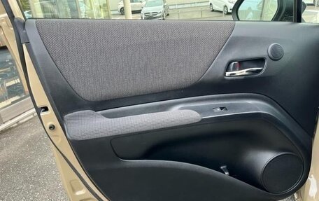 Toyota Sienta II, 2021 год, 1 012 000 рублей, 39 фотография