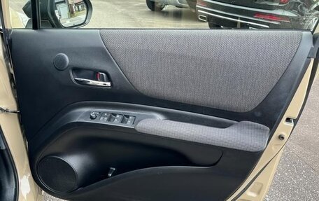 Toyota Sienta II, 2021 год, 1 012 000 рублей, 33 фотография