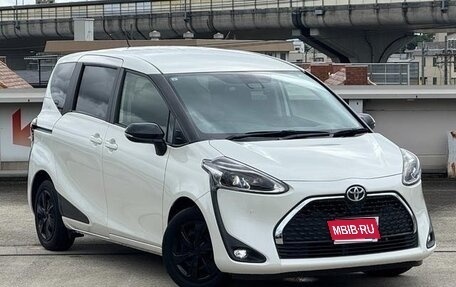 Toyota Sienta II, 2022 год, 1 050 000 рублей, 1 фотография