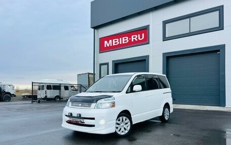 Toyota Voxy II, 2003 год, 1 079 000 рублей, 1 фотография