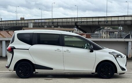 Toyota Sienta II, 2022 год, 1 050 000 рублей, 7 фотография