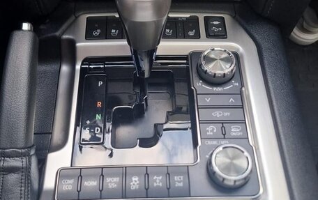 Toyota Land Cruiser 200, 2018 год, 8 200 000 рублей, 3 фотография